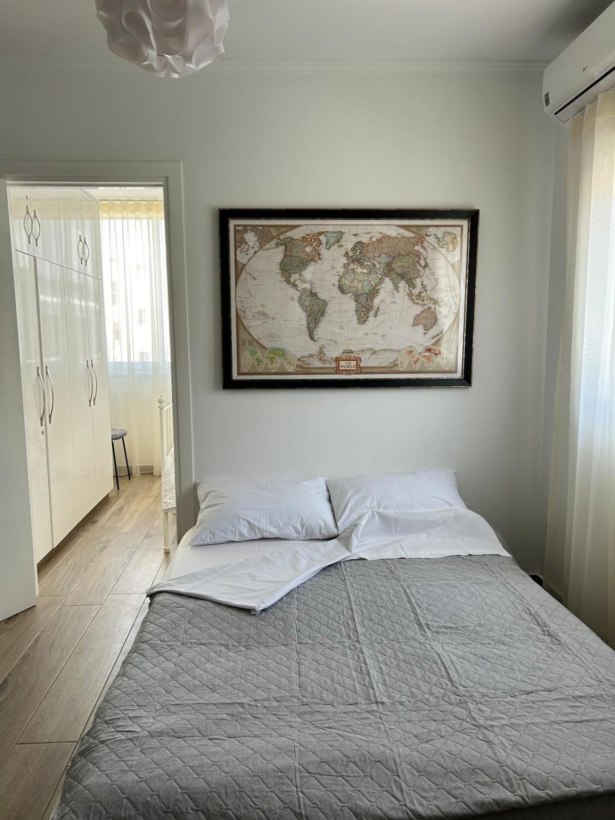 Apartment Sunlit Serenity In
