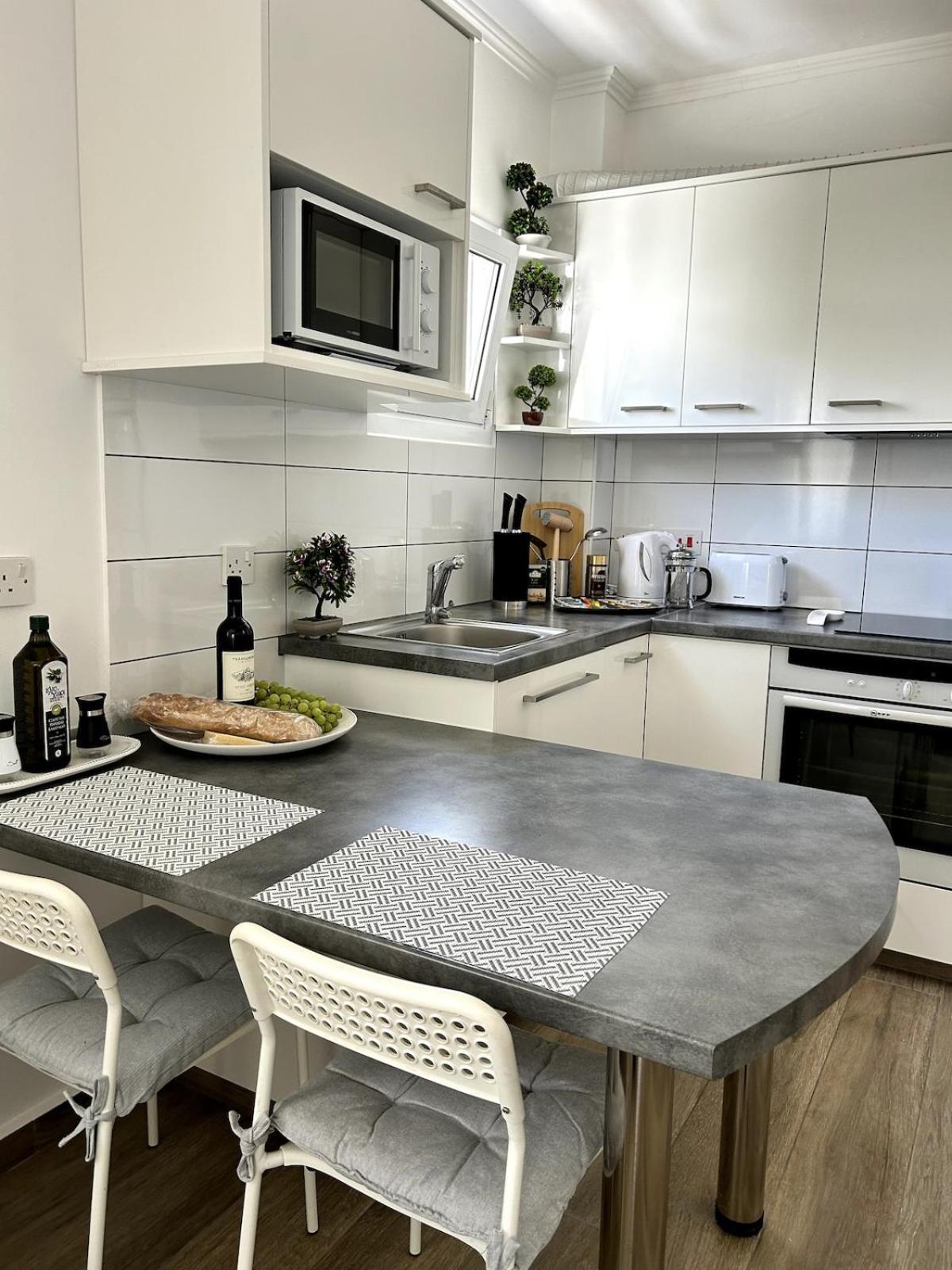 Sunlit Serenity In Appartement Paphos